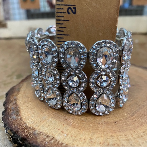 RHINESTONE Stretch Bracelet - Picture 2 of 8